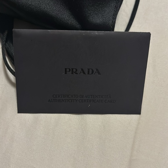 Vintage crossbody Prada bag - Picture 9 of 12
